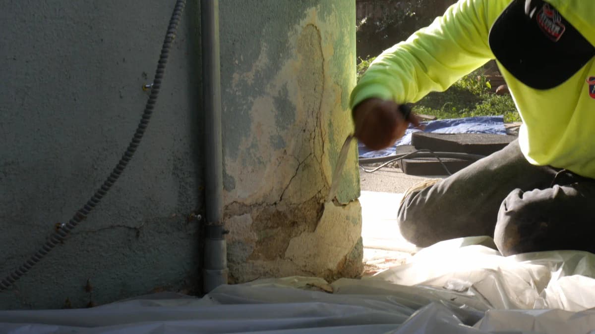 Severe stucco cracks revealing structural damage on a Southern California home